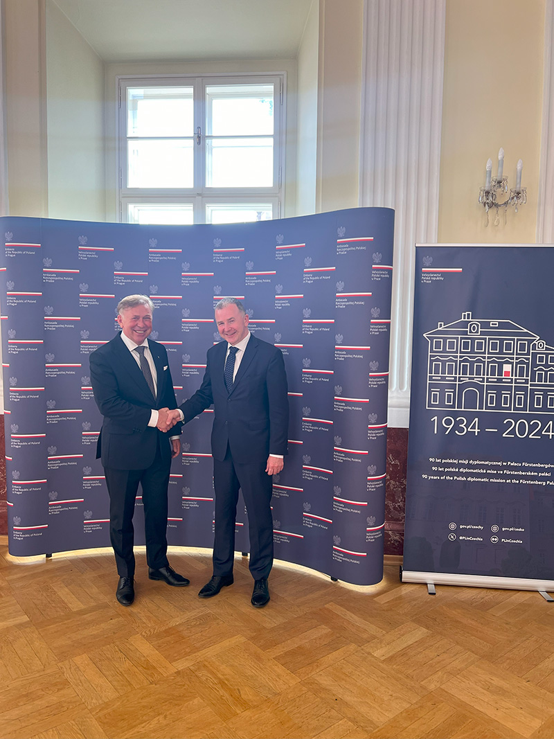 Z Ambasadorem RP w Pradze Mateuszem Gniazdowskim